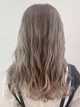 アルバム 新宿(ALBUM SHINJUKU) ハイトーンミルクティーグレージュ_毛先パーマ_ba259201