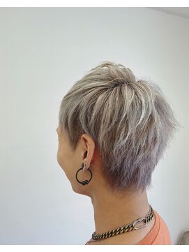 ルッカ(Rucca) ツーブロック束感ベリーショート