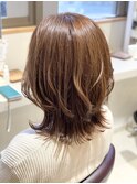 大人可愛いミディアムウルフ×シフォンベージュ