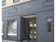 シー 浜松大平台店(She)の雰囲気（パン屋さんの隣の3階建の建物1階です。駐車場4台）