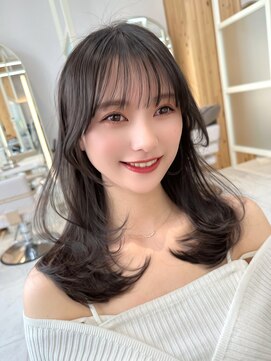 アフロートリノ(AFLOAT Leino) 大人可愛い顔まわりレイヤーカット　くびれがお色気大人っぽい