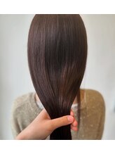 毎日がもっとラクに自然に。自然に艶めく、髪質改善と縮毛矯正