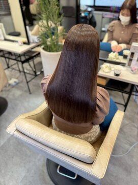 シシ 新宿(She 2.) ショコラベージュ/ツヤ髪スタイル/ニュアンスカラー/髪質改善