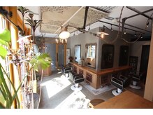 スピークイージー サルーン ビューティースミス(Speakeasy Saloon Beautysmith)の雰囲気(店内)