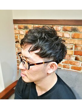 デイズ(Dayz) ツーブロックのクセ毛風パーマスタイル