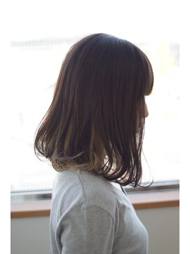 ヘアアンドメイク ムーア(Muuua) インナーカラーとミルクティーベージュ