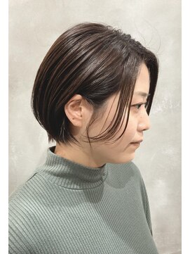 ヨム(YOMU) 首元すっきりショート