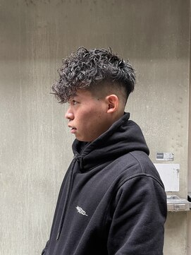 ウェルネス(Wellness) スペインカールパーマ、スキンフェード