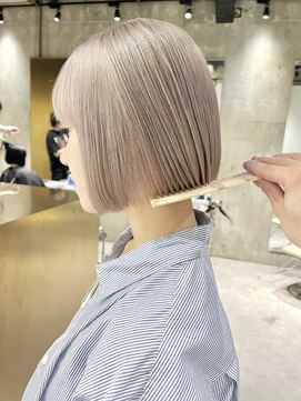 イリ(iLi) 【iLi×REN】ホワイトベージュ/ミニボブ/ボブ