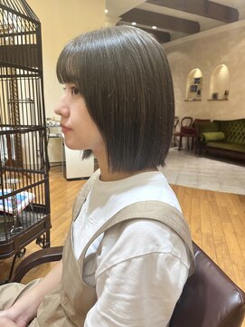 ビュートリアム265(BEAUTRIUM 265) ストレートボブ 長めボブ 前髪ありボブ オリーブグレージュ 銀座