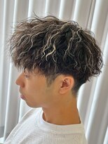 ニアウ 伊勢崎連取店(Niau)&nbsp;ツイストスパイラルパーマハイライトメッシュ縦落ちパーマ