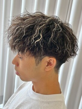 ニアウ 伊勢崎連取店(Niau) ツイストスパイラルパーマハイライトメッシュ縦落ちパーマ