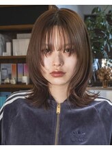 ボタニカ(Botanica)&nbsp;外ハネミディアムレイヤー　前髪あり　ベージュカラー　鎖骨