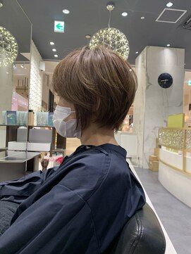 スリー(THREE) 大人ふんわりショート