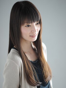 ヘアスペース グランチェ(HAIRSPACE GRANCHE) ツヤと毛先の動きでナチュラルなストレートスタイル