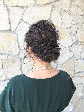 ヘアメイク ヴァロ(Hair Make VaLo) シニヨンアレンジ＋こなれカワイイアレンジ