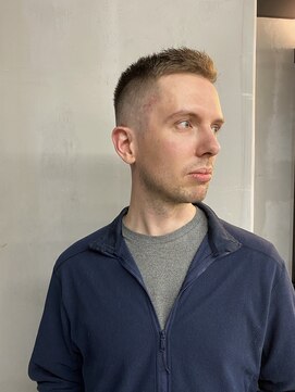 フランクスバーバーザスタンド(Frank’s barber the stand) ナチュラルフェードアップバングE