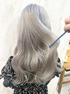 ラビス(Lovis) ミディアム/暗めカラー/デザインカラー/フェイスフレーミング