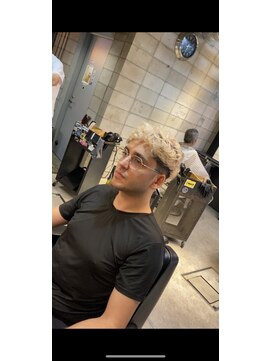 フランクスバーバー アンド ビアークラブ(FRANK'S BARBER and BEER CLUB) フェザーアップバング