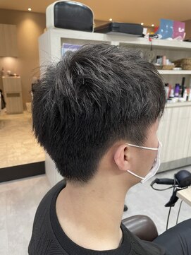 ヨロ(YoLo.) 刈り上げショート