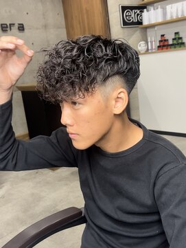 イーラ(era) スペインカール 刈り上げ眉カットツイストスパイラルパーマ