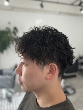 スワッグ(SWAG) メンズカット/スパイラルパーマ/白髪ぼかし/髪質改善/眉毛カット
