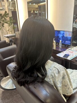 キャラ 池袋本店(CHARA) 大きくうねるクセをコテ巻き風パーマで馴染ませてみた！【貴也】