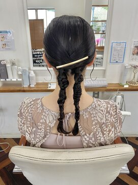 ヘアーアンドメイクアップモパ タイトヘア