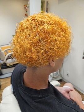 バズ(BUZZ) ツーブロック×くるくるパーマ