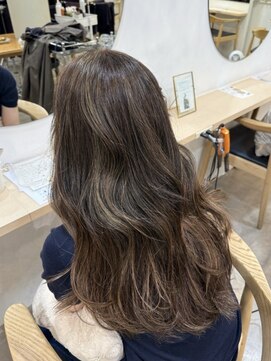 エイチ 梅田(H) くるみちゃんヘアベリーショートマッシュウルフミディアムボブ