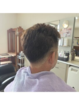 ヘアーファン(Hair Fun) 大人メンズカットフェード刈り上げベリーショート白髪ぼかし染め