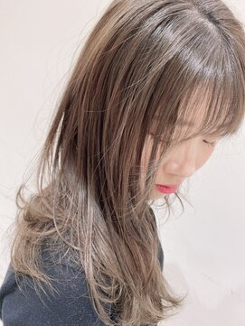 シュールトルワ(SUR TROIS) スノーグレージュ