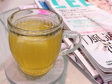 置き時間はドリンクを飲みながら好きな雑誌をお楽しみください♪