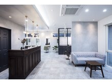 ブーティーク ヘアー(BOUTIQUE HAIR)の雰囲気（アンティークモダンな雰囲気で一席ごとに余裕のある空間です☆）