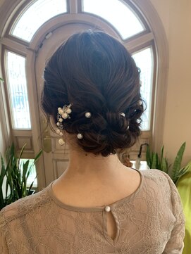 マギー(Magie) ゆるふわアップヘア