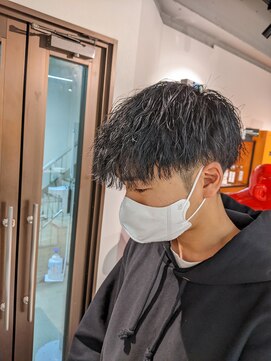 コワファーストナガサキシャンプーボーイ(COIFF1RST NAGASAKI SHAMPOO BOY) vマッシュ×縦落ちパーマ