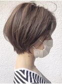 ショートボブ ハイライトカラー アッシュベージュ