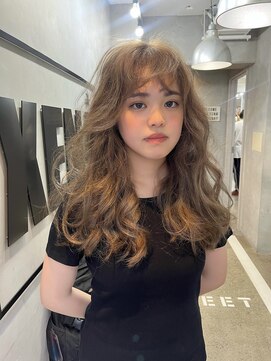 ジーナ(XENA) オリーブベージュ×夏のヘアアレンジ×海外ヘア