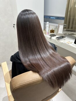 スラッシュ(SLASH)の写真/【92％が天然由来処方◎】繰り返し染めても低ダメージカラーを厳選♪髪と頭皮に負担をかけず綺麗に染まる！
