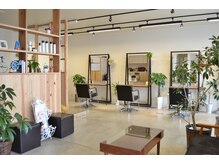 広い店内で癒しの時間をお過ごしください。