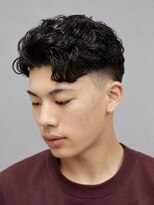 スター(STAR)&nbsp;濡れ感パーマ×フェード｜垢抜けスタイル