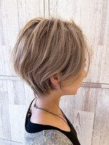 ヘアーアンドスパ フラップス(FLAPS) ハイトーン丸みショート/ボブショート