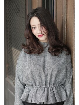 スタジオ 渋谷 原宿(Stujio) ゆるふわウェーブのAラインミディアムスタイル