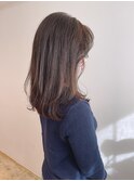 オリーブグレージュとシースルーレイヤー