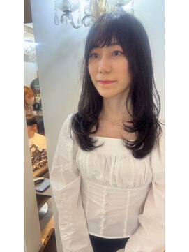 グランドライン(GRAND LINE) ワンカールで可愛い！フェミニンロングレイヤー