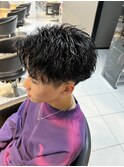ツイストスパイラルパーマ ツーブロック波巻き刈り上げマッシュ