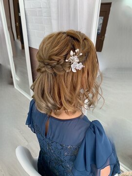 ホワイト(White) 編み込みハーフアップ