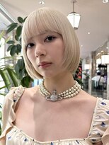ホワイトベージュ／ブロンド／ハイトーンカラー／ブリーチあり