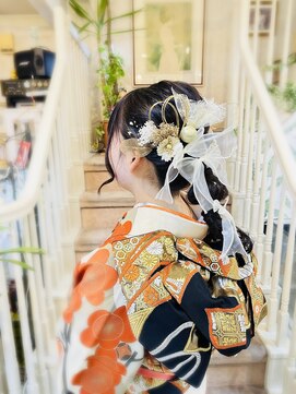 美容室 ティンカーベル 編みおろしヘア