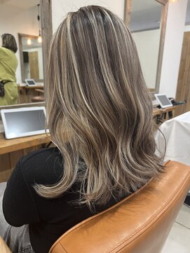 ノーム 横浜(NORM) 外国人風ハイライト